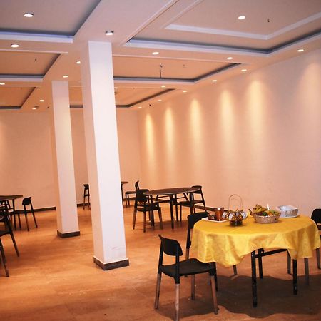Lemonwood Suites By F9 Hotels - Trivoli Garden Chhatarpur Нью-Дели Экстерьер фото