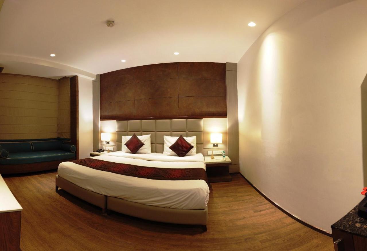 Lemonwood Suites By F9 Hotels - Trivoli Garden Chhatarpur Нью-Дели Экстерьер фото