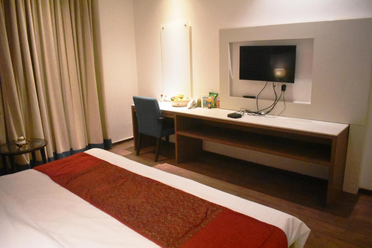 Lemonwood Suites By F9 Hotels - Trivoli Garden Chhatarpur Нью-Дели Экстерьер фото