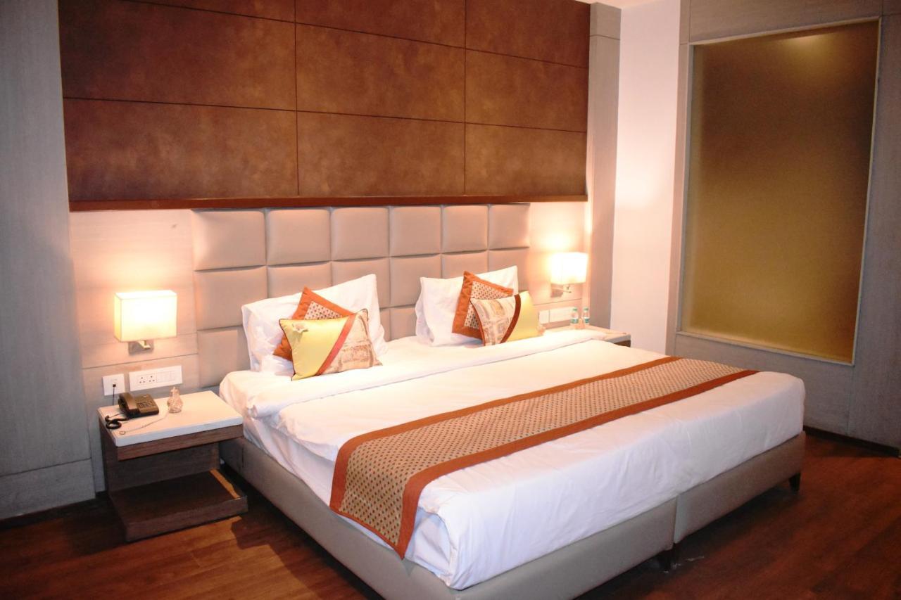Lemonwood Suites By F9 Hotels - Trivoli Garden Chhatarpur Нью-Дели Экстерьер фото
