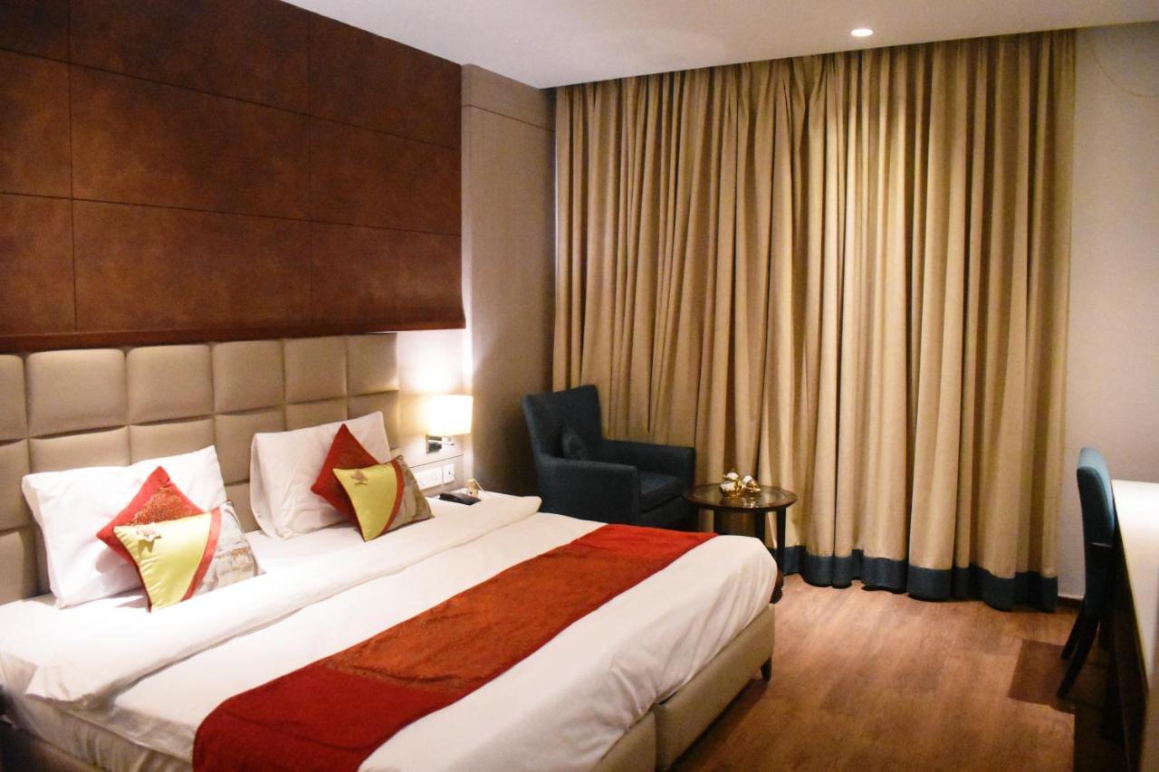 Lemonwood Suites By F9 Hotels - Trivoli Garden Chhatarpur Нью-Дели Экстерьер фото