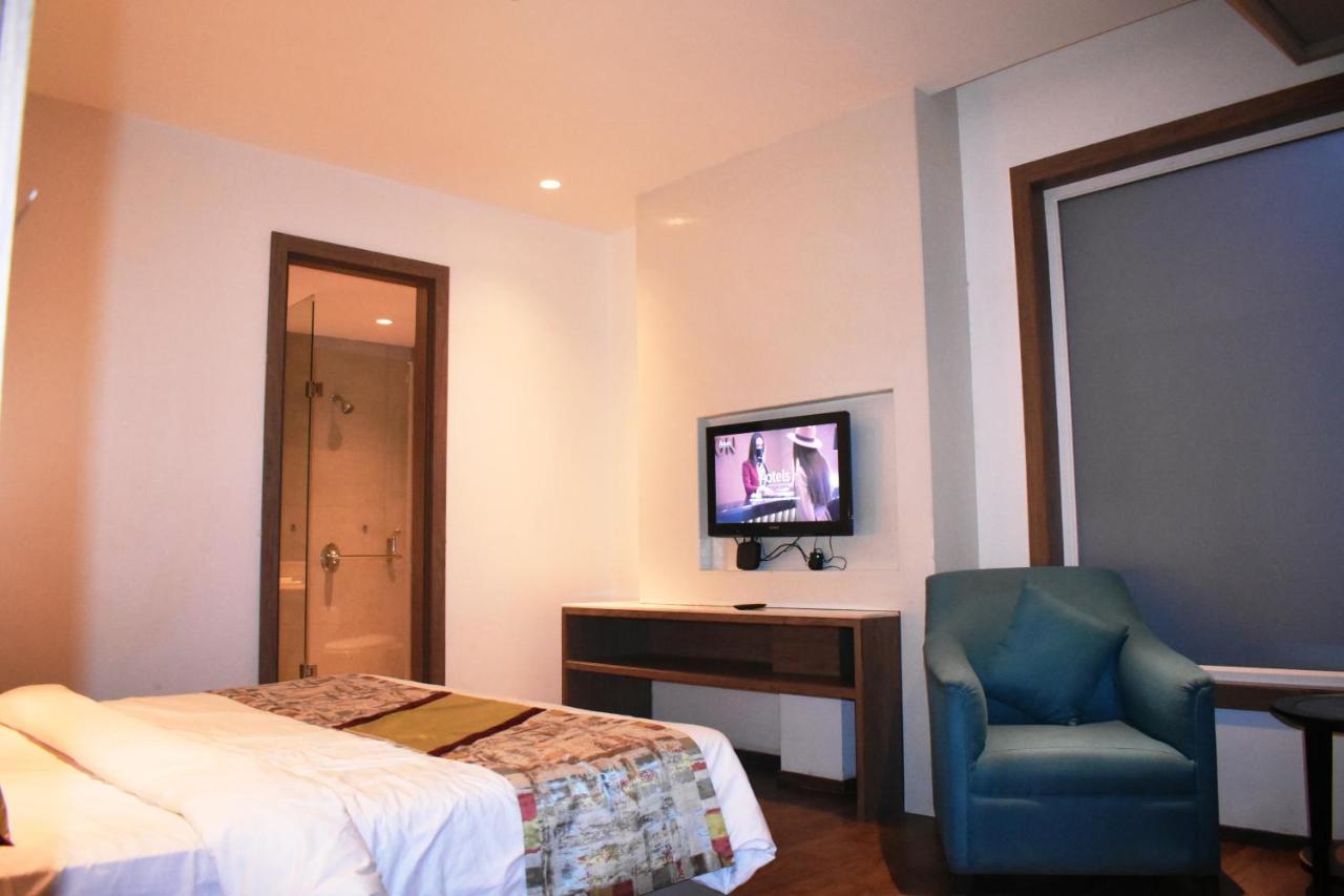 Lemonwood Suites By F9 Hotels - Trivoli Garden Chhatarpur Нью-Дели Экстерьер фото