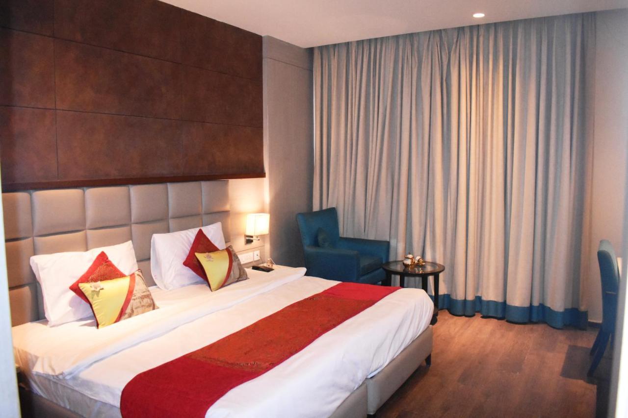 Lemonwood Suites By F9 Hotels - Trivoli Garden Chhatarpur Нью-Дели Экстерьер фото