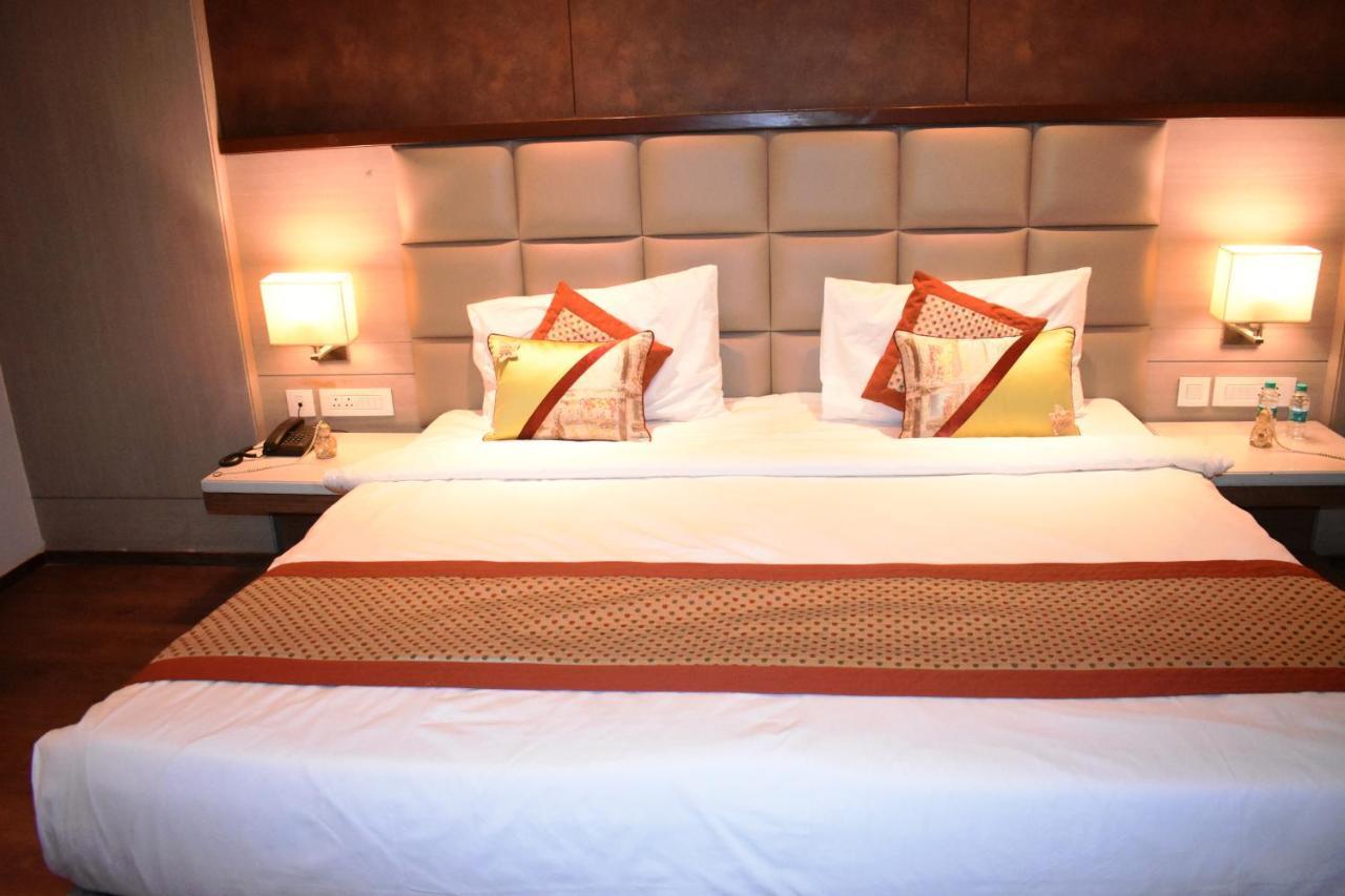 Lemonwood Suites By F9 Hotels - Trivoli Garden Chhatarpur Нью-Дели Экстерьер фото
