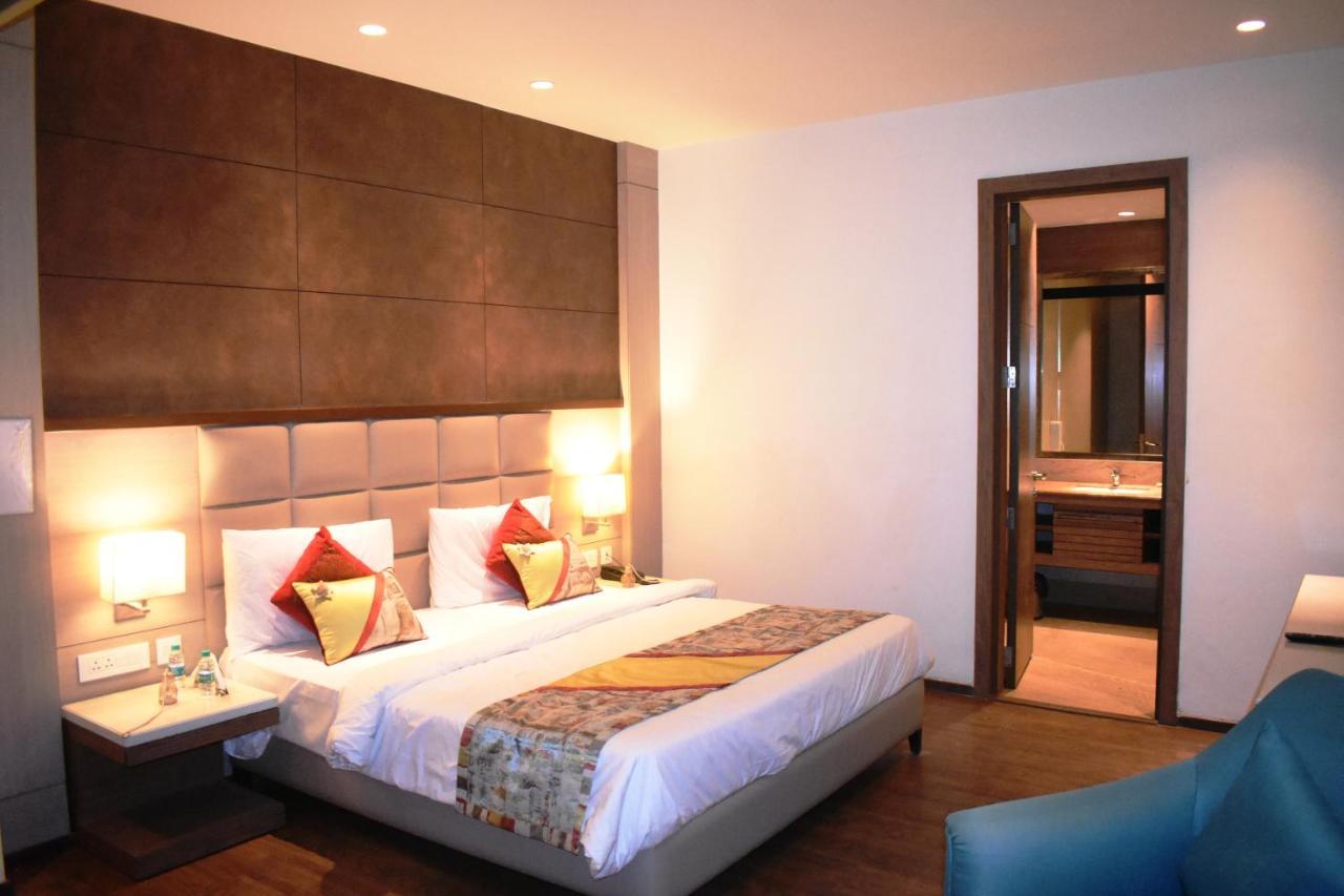 Lemonwood Suites By F9 Hotels - Trivoli Garden Chhatarpur Нью-Дели Экстерьер фото