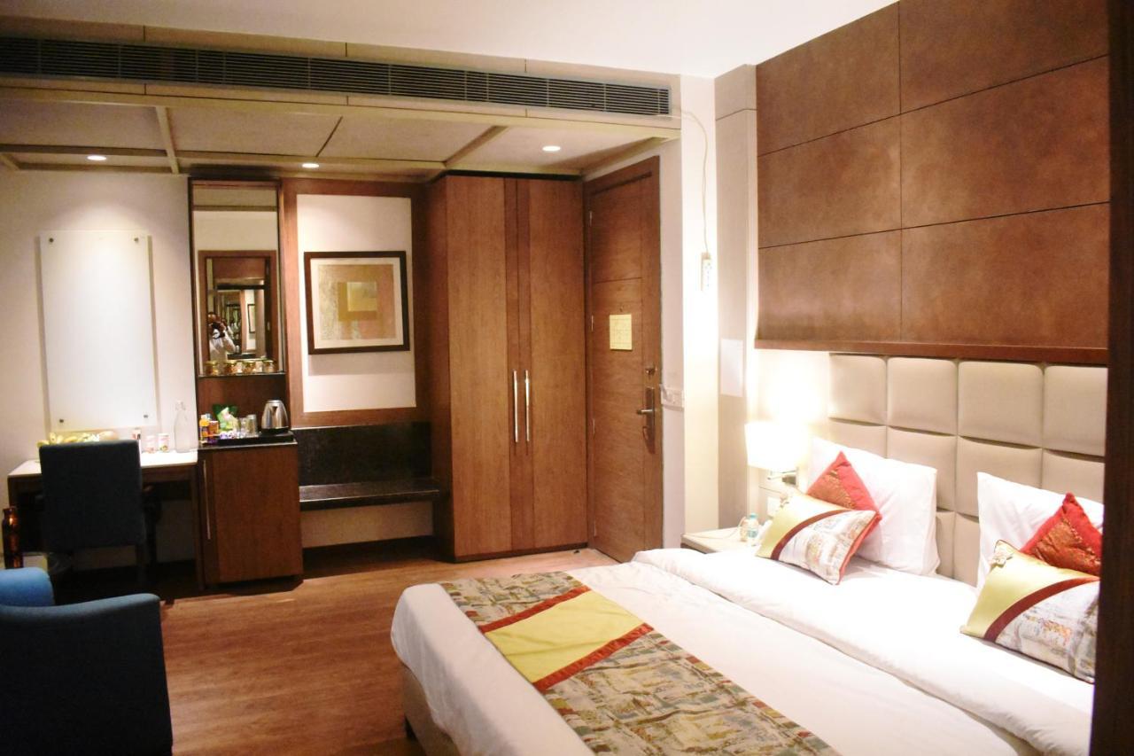 Lemonwood Suites By F9 Hotels - Trivoli Garden Chhatarpur Нью-Дели Экстерьер фото