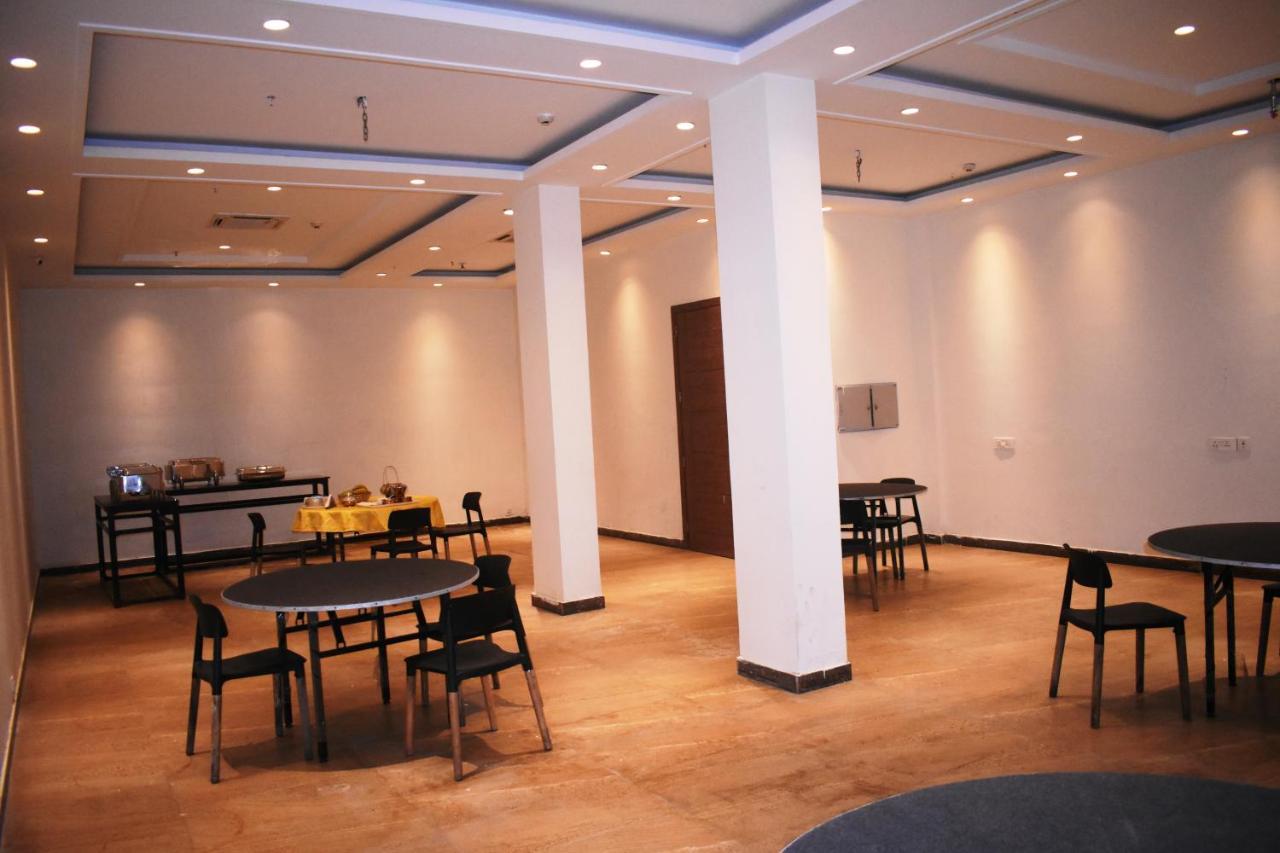 Lemonwood Suites By F9 Hotels - Trivoli Garden Chhatarpur Нью-Дели Экстерьер фото