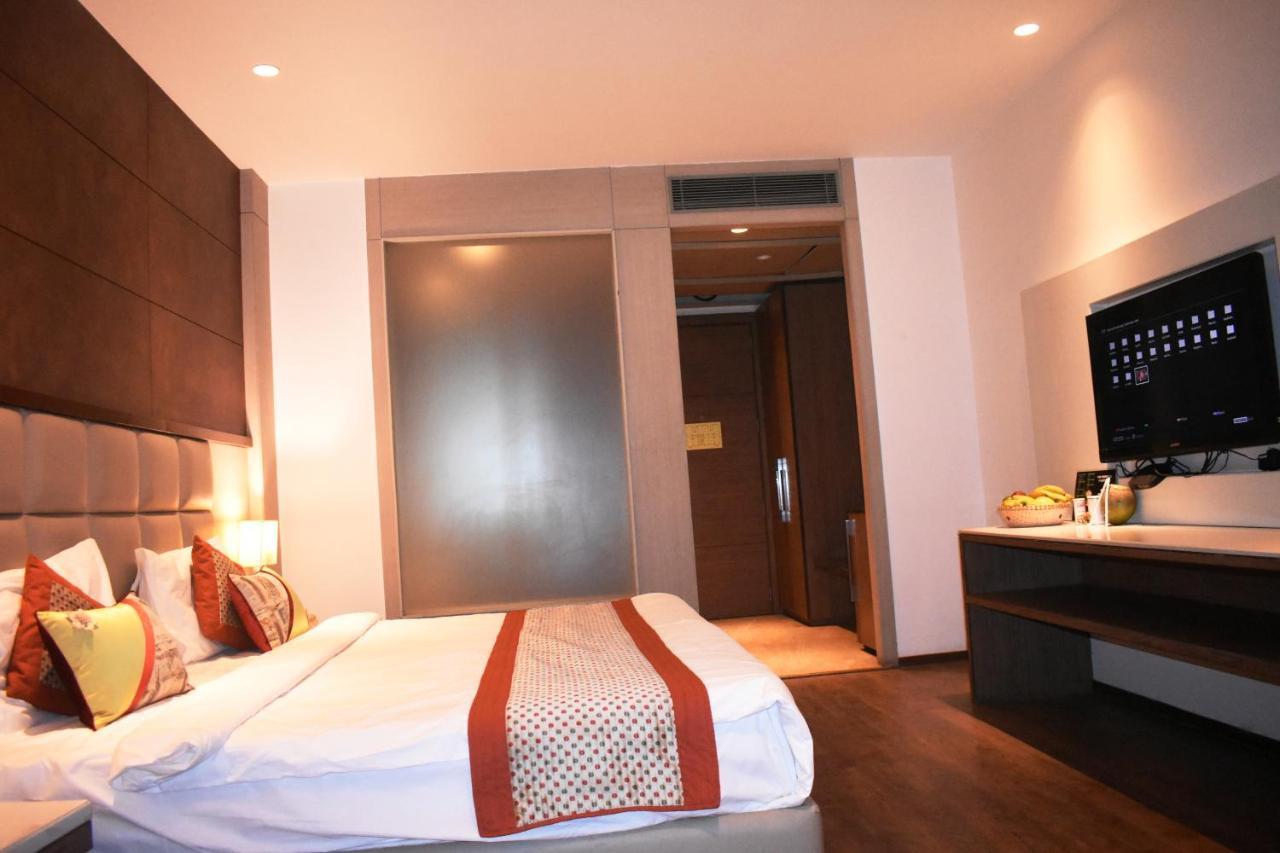 Lemonwood Suites By F9 Hotels - Trivoli Garden Chhatarpur Нью-Дели Экстерьер фото