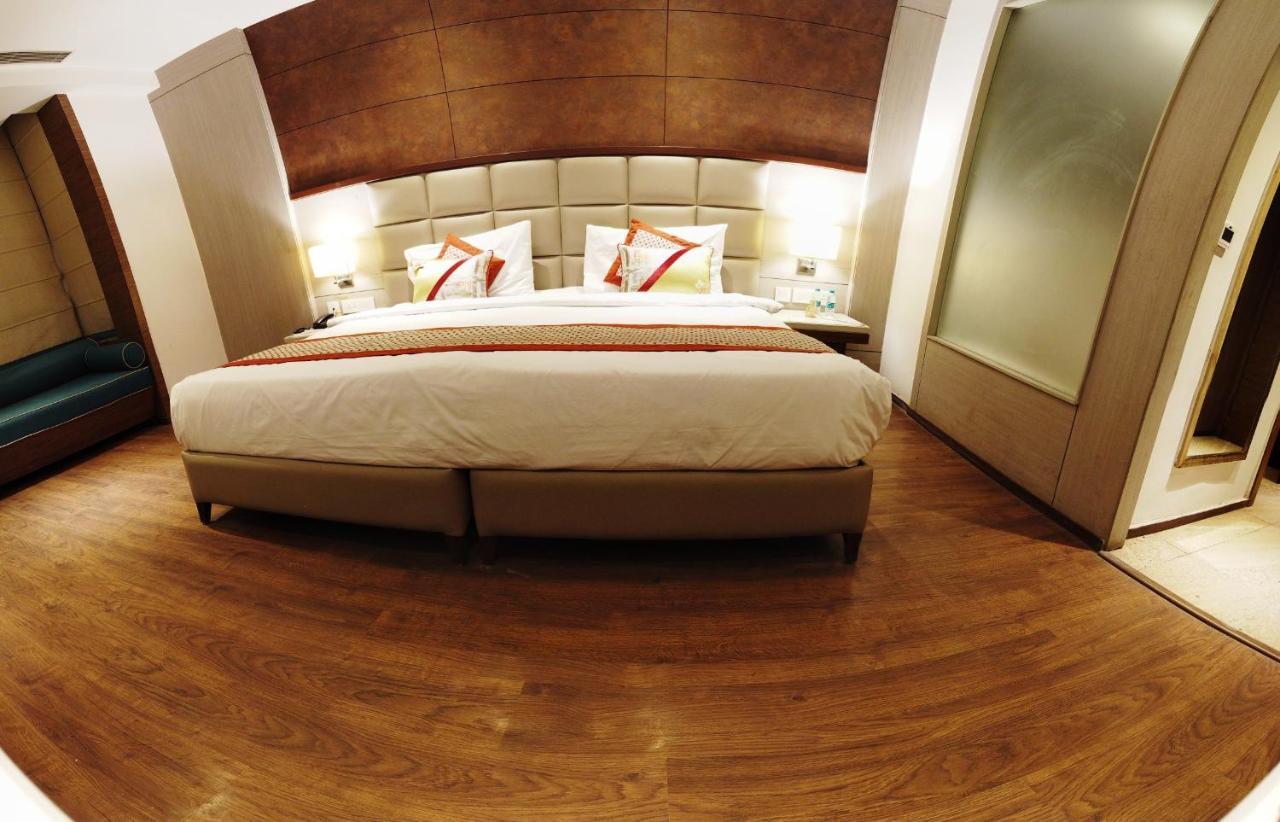 Lemonwood Suites By F9 Hotels - Trivoli Garden Chhatarpur Нью-Дели Экстерьер фото