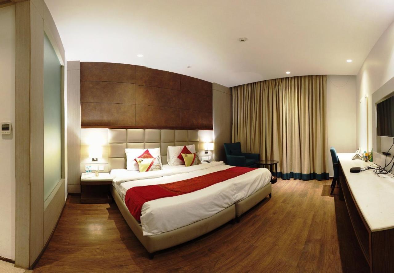 Lemonwood Suites By F9 Hotels - Trivoli Garden Chhatarpur Нью-Дели Экстерьер фото