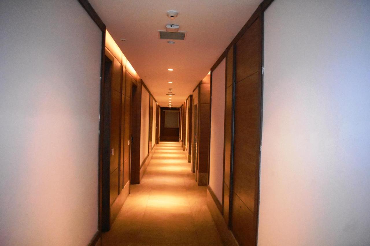Lemonwood Suites By F9 Hotels - Trivoli Garden Chhatarpur Нью-Дели Экстерьер фото