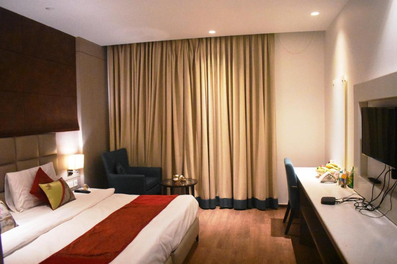 Lemonwood Suites By F9 Hotels - Trivoli Garden Chhatarpur Нью-Дели Экстерьер фото