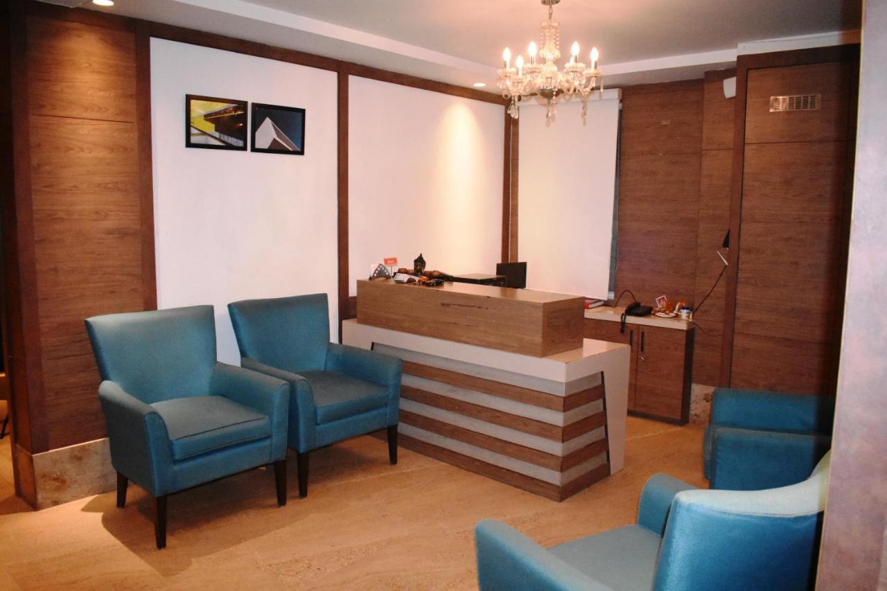 Lemonwood Suites By F9 Hotels - Trivoli Garden Chhatarpur Нью-Дели Экстерьер фото