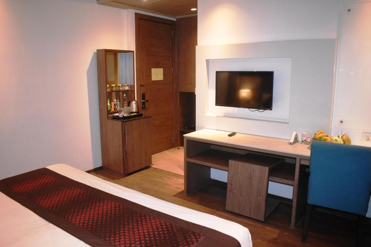 Lemonwood Suites By F9 Hotels - Trivoli Garden Chhatarpur Нью-Дели Экстерьер фото