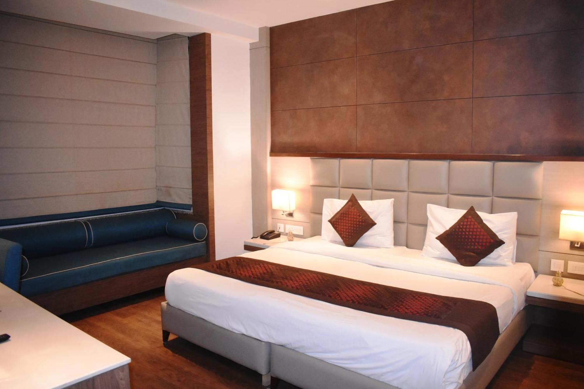 Lemonwood Suites By F9 Hotels - Trivoli Garden Chhatarpur Нью-Дели Экстерьер фото